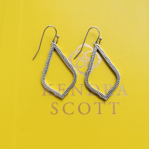 Kendra Scott Sophia Silver Drop Earrings New - Picture 3 of 3